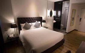 โรงแรมเฟิร์สต์ เฮาส์